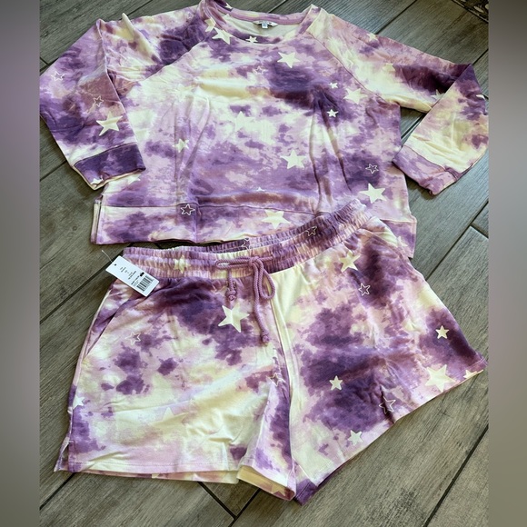WildFox sweatshirt & short lounge set, tie dye stars - Picture 4 of 4